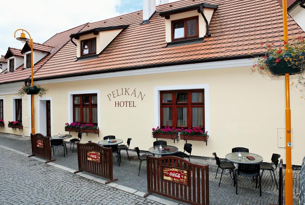 Hotel Pelikan Тршебонь Экстерьер фото