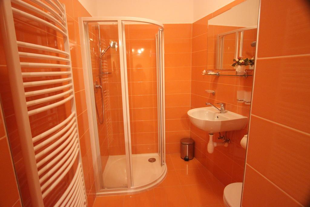 Hotel Pelikan Тршебонь Номер фото