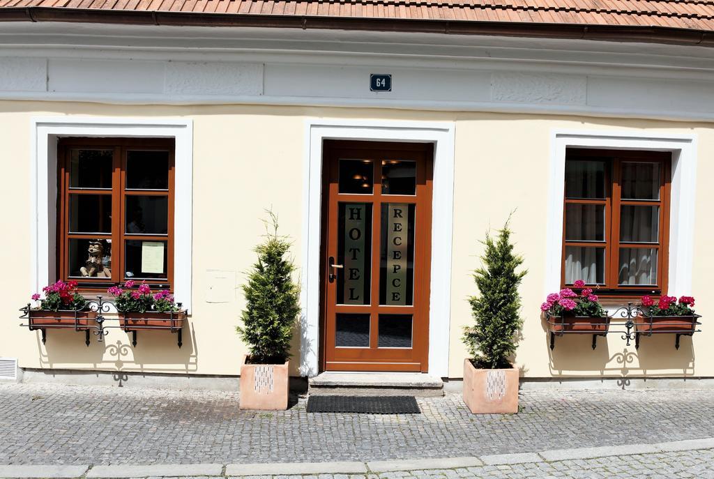 Hotel Pelikan Тршебонь Экстерьер фото