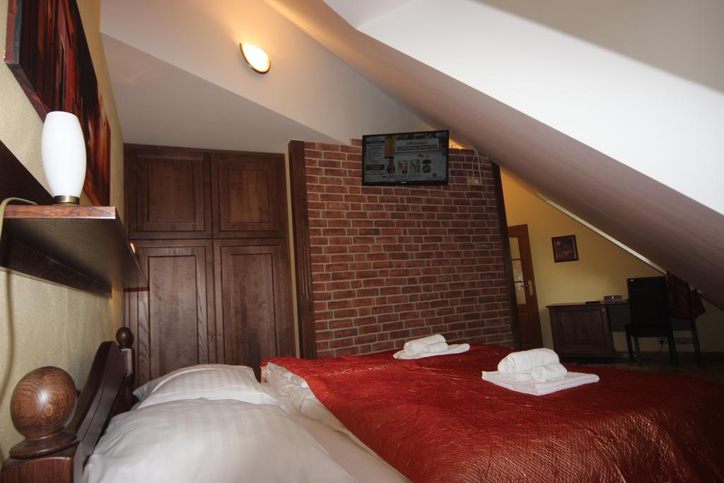 Hotel Pelikan Тршебонь Экстерьер фото